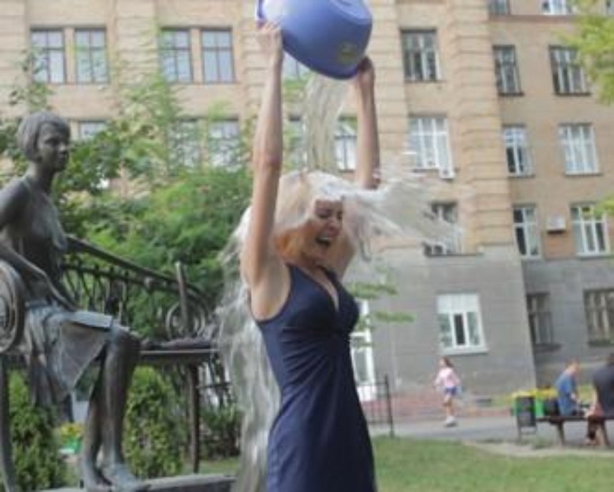 Ведро воды - выйди ты: Ice Bucket Challenge по-киевски