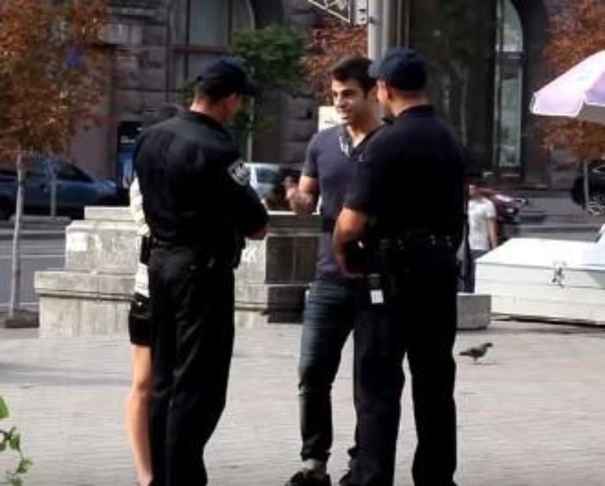 Пранкеры попытались разыграть киевскую полицию (видео)
