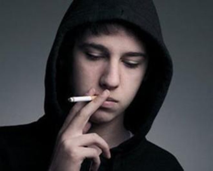 Подросток ушел из дома из-за запрета курить