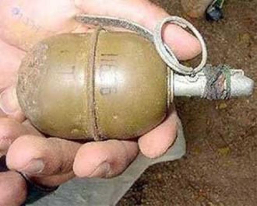 В Киеве мальчик нашел гранату возле детской площадки