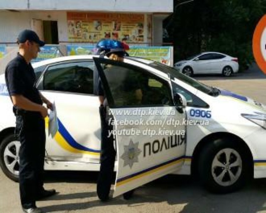 В  Киеве в машину полиции врезалась Toyota Prius (фото, видео)