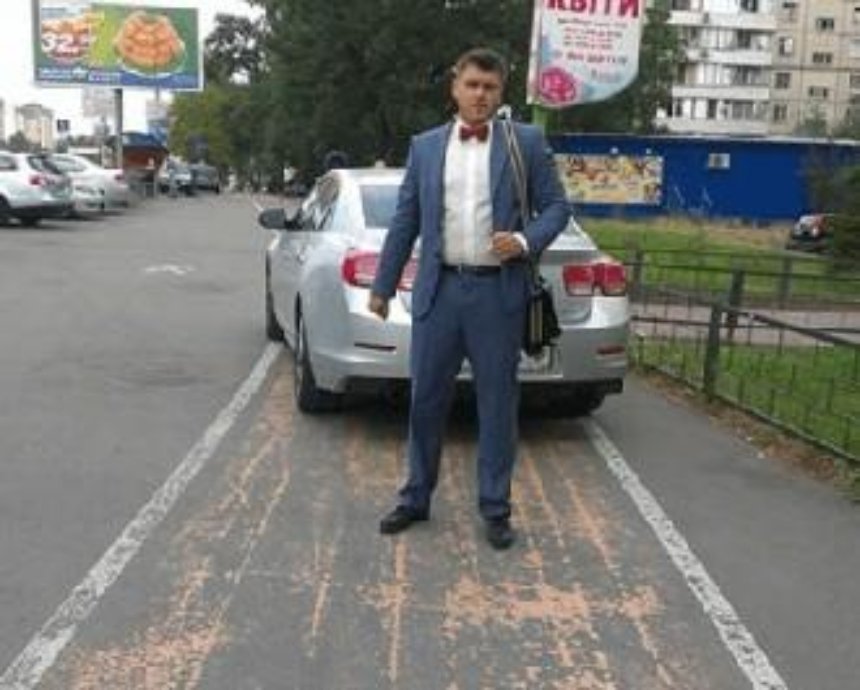 В Киеве жених-автохам с камнями напал на велосипедиста (фото)