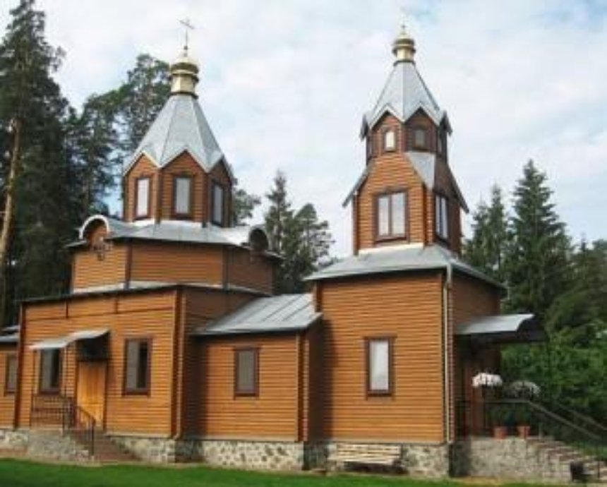 У монастирі на Київщині тепер можна безкоштовно заряджати електромобілі