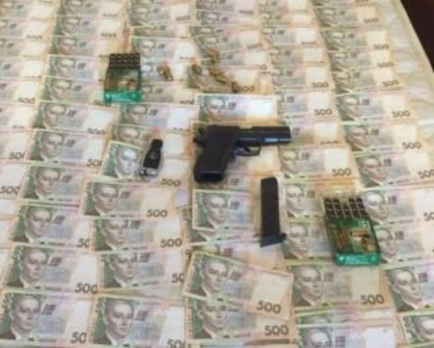 В Киевской области прокурор попался на взятке почти в 400 тысяч гривен