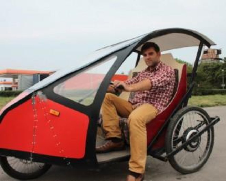 Український інженер створив електромобіль, що витрачає лише 6 грн на 100 км (відео)