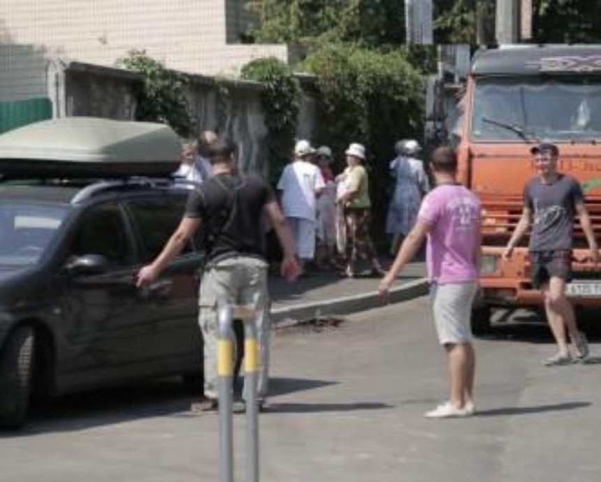 Со стройки по улице Толбухина выгнали заезжих «активистов»