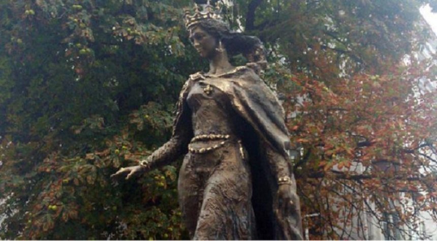 Возвращение королевы: в центре Киева открыли памятник Анне Ярославне