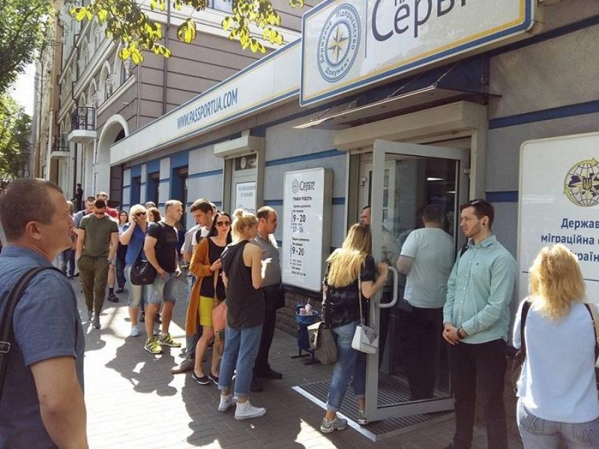 Більше загранів: в Києві відкриється величезний "Паспортний сервіс"