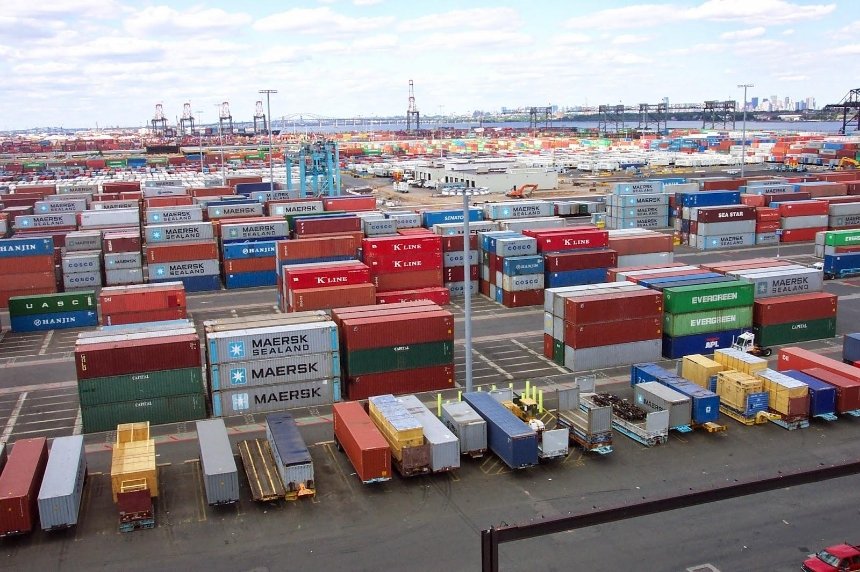 Одесские таможенники закрыли глаза на 26 контейнеров с контрабандой по приказу своего начальства
