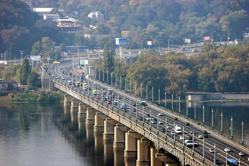 Мост Патона частично обездвижат на пять дней