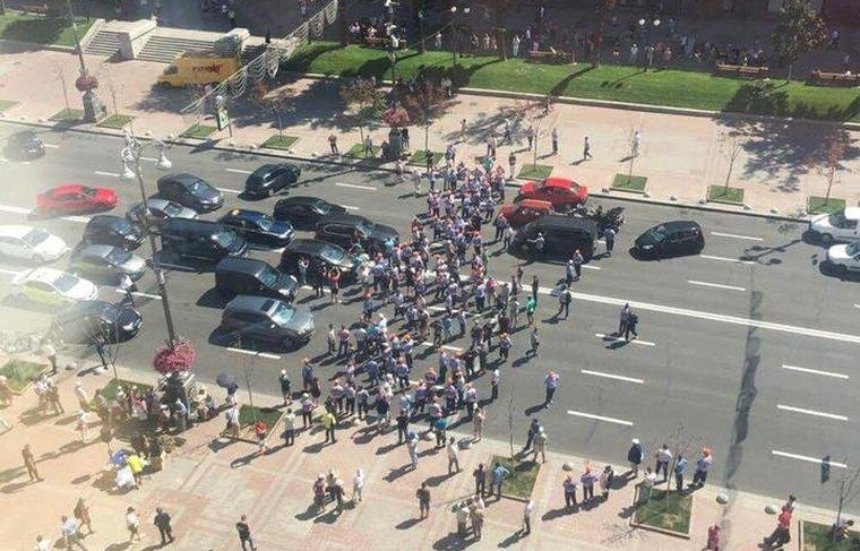 Митингующие парковщики остановили движение на Крещатике