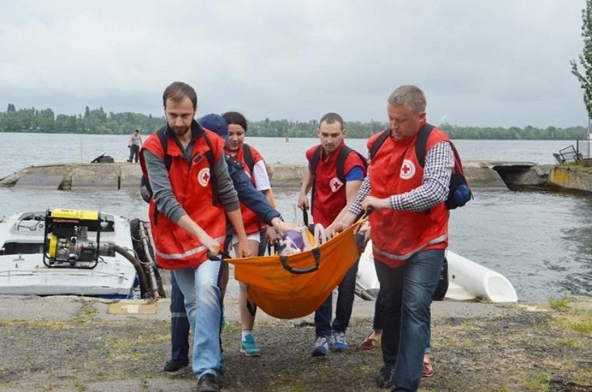 Экстрим-селфи: на Киевщине два человека едва не утонули в реке