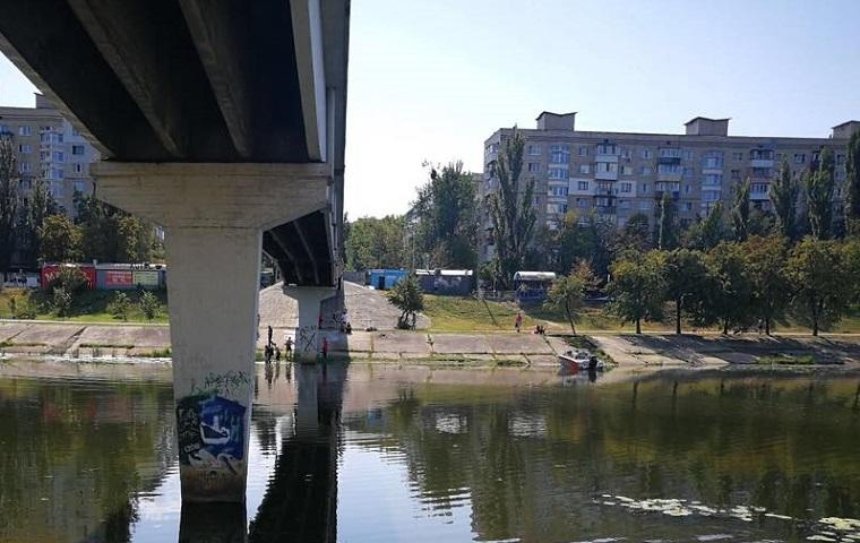 На Русановском канале нашли утопленника