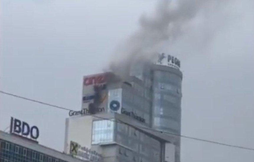 На «Бориспольской» произошел пожар в 20-этажном офисном центре (видео)