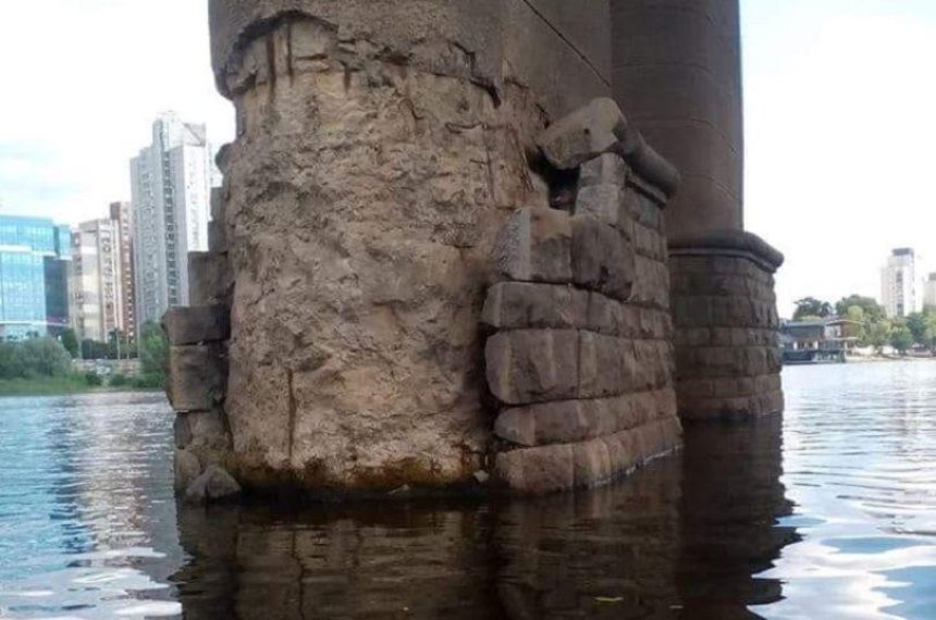 Коммунальщики прокомментировали информацию о разрушении моста Патона 