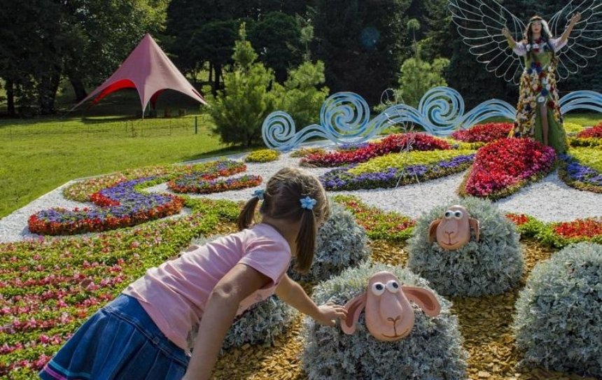 В Киеве открылась цветочная выставка «Волшебный украинский миф» (фото)