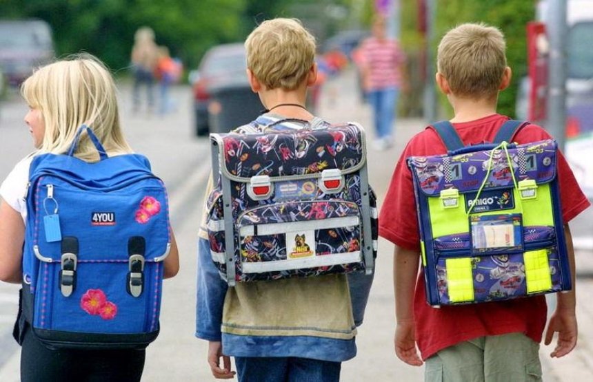 Врачи рассказали, как выбрать и правильно носить школьный рюкзак 