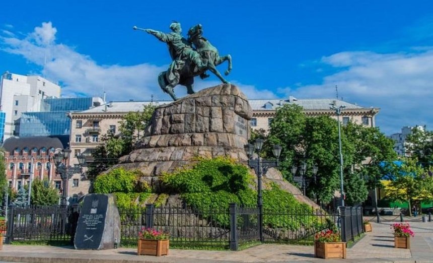 В столице помоют памятник Богдану Хмельницкому
