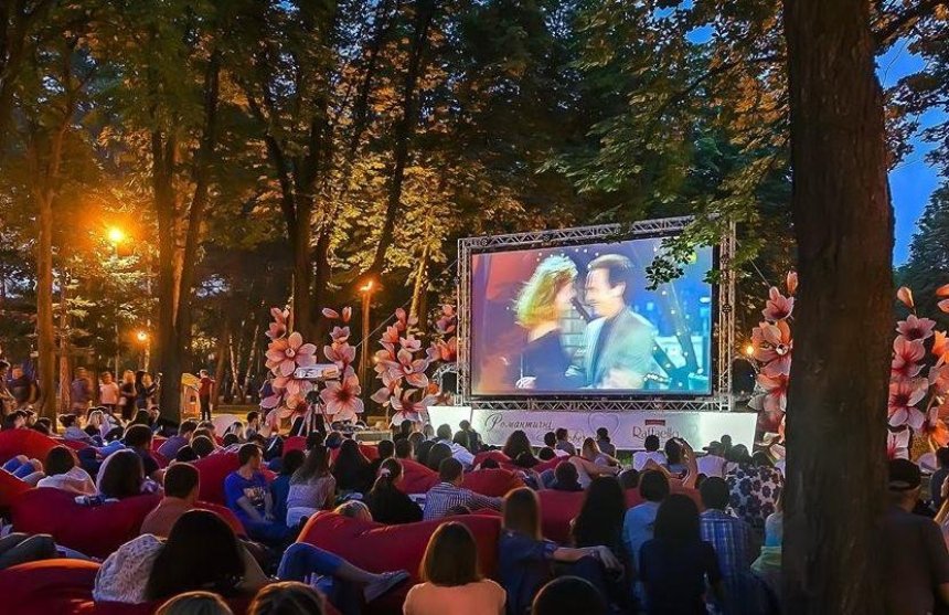 Киевлян приглашают в парк Шевченко на киносеансы под открытым небом 