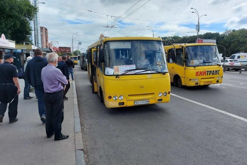 В Киеве перевозчик сам себе придумал маршрут и нелегально возил пассажиров