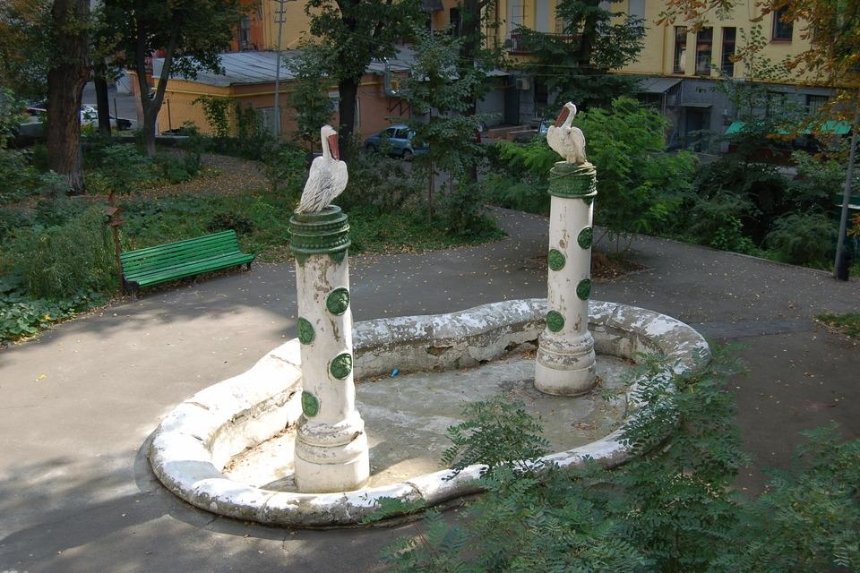 Киевляне просят восстановить старинный фонтан в центре столицы