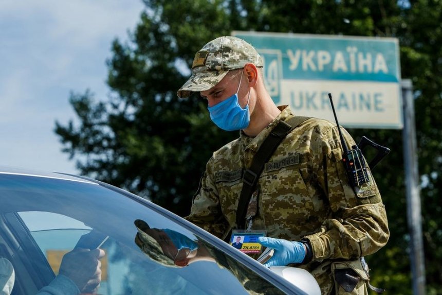 Иностранцам из «красной зоны» хотят временно запретить въезд в Украину