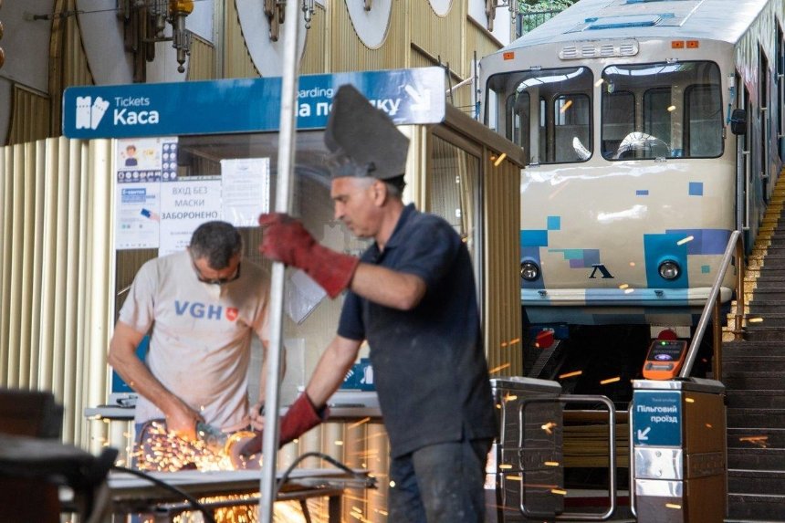 Как ремонтируют Киевский фуникулер и когда его откроют