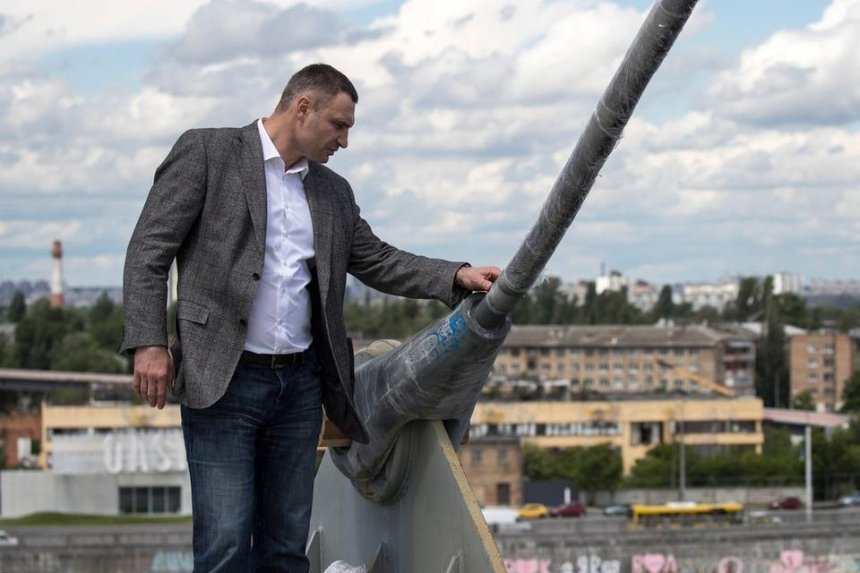 «Кража» тросов с Подольского моста: субподрядчик просит Кличко расплатиться с долгами за ванты