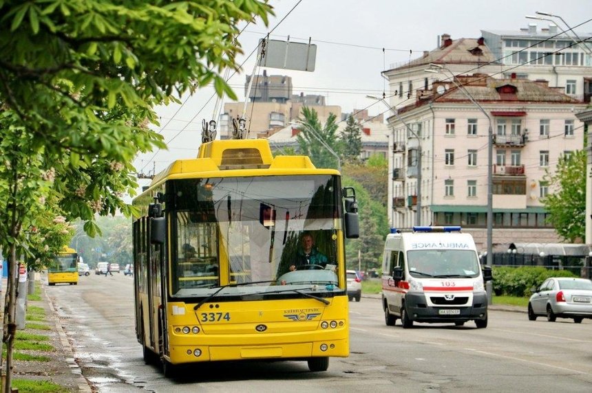 В Киеве временно отменят три маршрута троллейбуса: чем их заменят