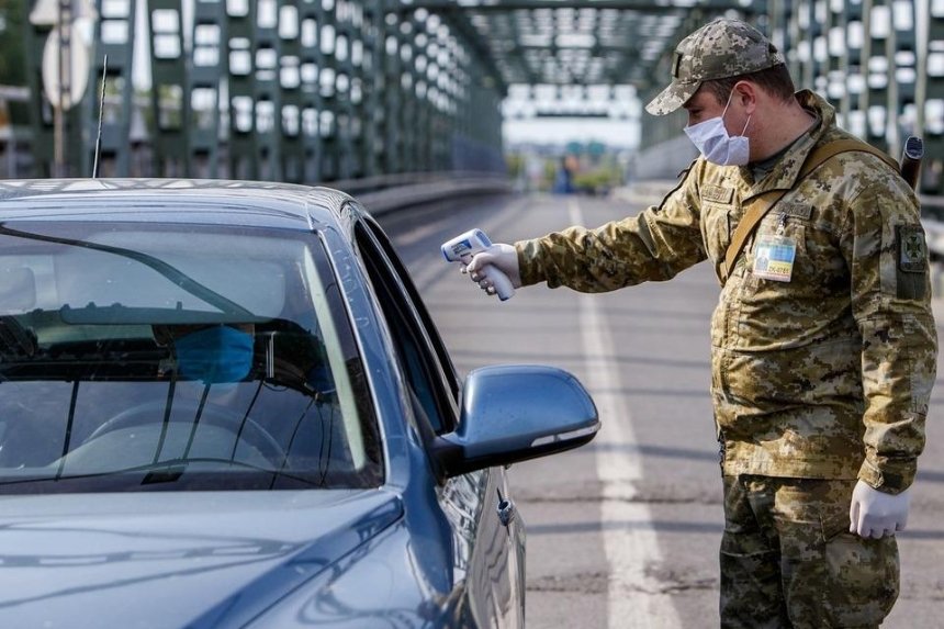 Кабмин закрыл границы Украины для иностранцев на сутки раньше