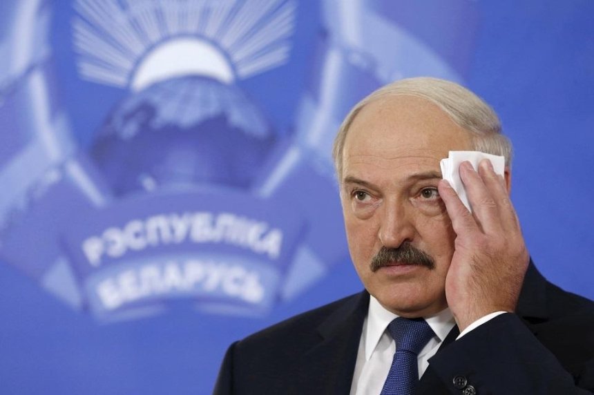 Студенты и выпускники КНУ просят лишить Лукашенко звания почетного доктора 