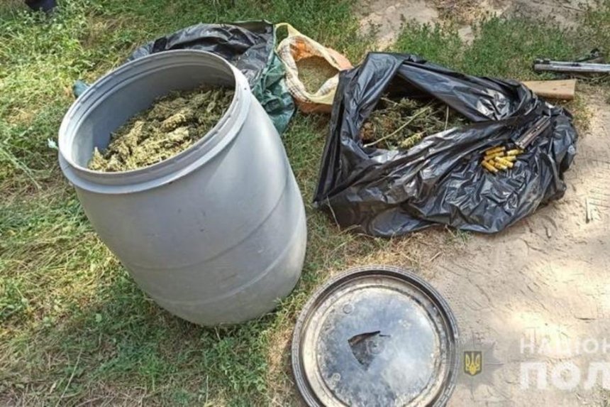 Столичные полицейские уничтожили марихуаны на 15 млн грн