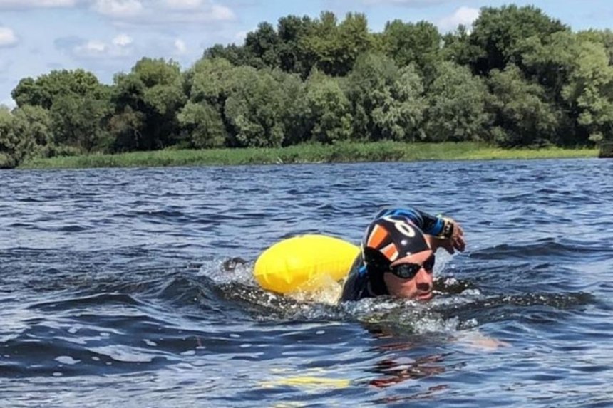 На озере Редькино пловец установил рекорд — за сутки он проплыл 55 км