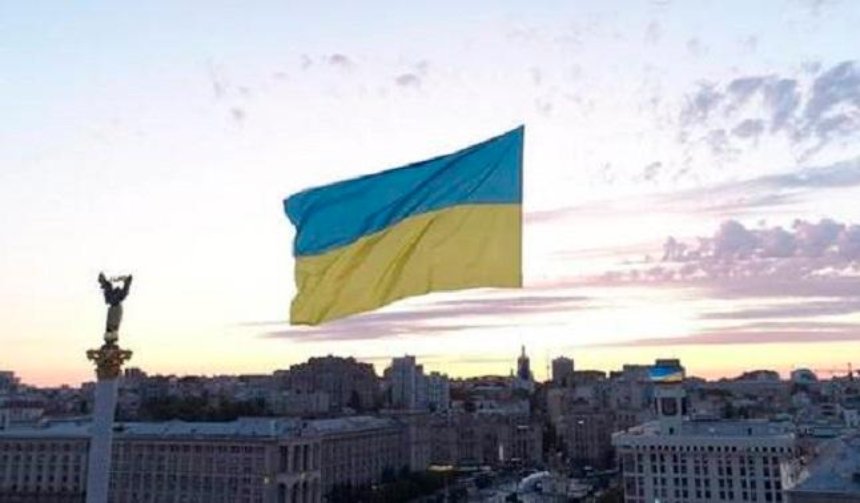 Над центром столицы пролетит огромный флаг Украины