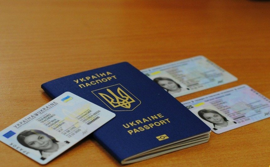 Бумажные паспорта заменят на ID-карты: Кабмин поддержал проект закона 