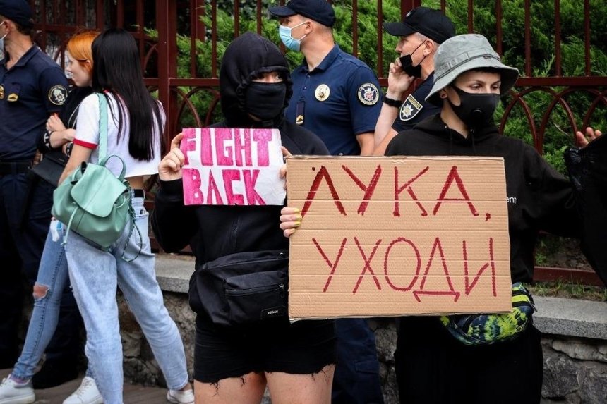 Митинг под посольством Беларуси в Киеве: полиция задержала пятерых человек