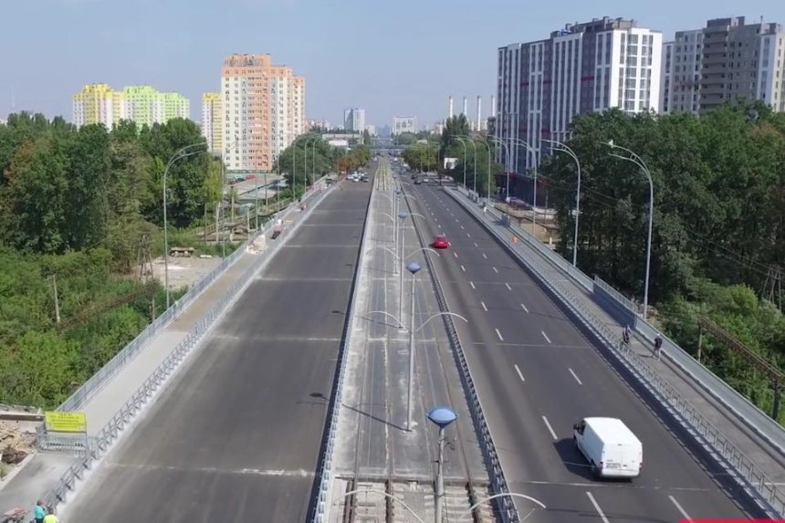Проезд по Борщаговскому путепроводу полностью открыли