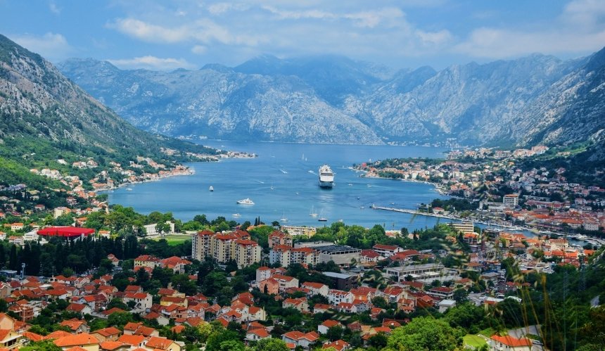 В Черногории разрешили посещать заведения только с COVID-сертификатом