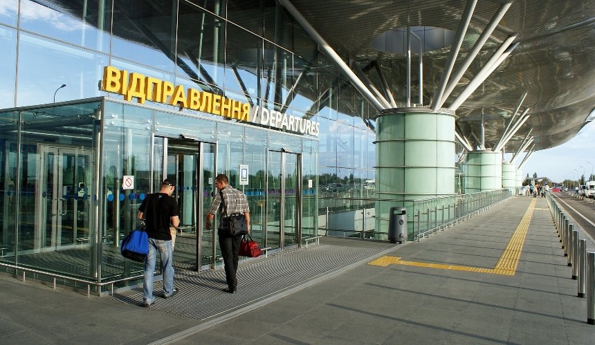 В аэропорту «Борисполь» закрыли все комнаты для курения: причина