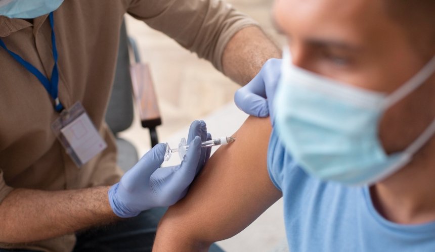 МОЗ рекомендует сократить интервал между дозами вакцины от COVID-19