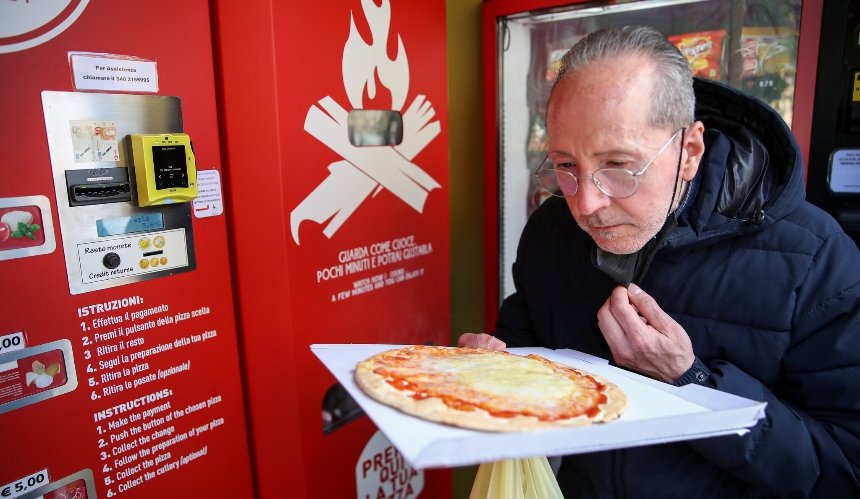 В Риме появился автомат по продаже пиццы: как он работает