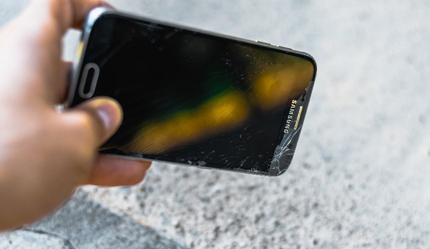Samsung в Украине начнет собирать старые телефоны на утилизацию