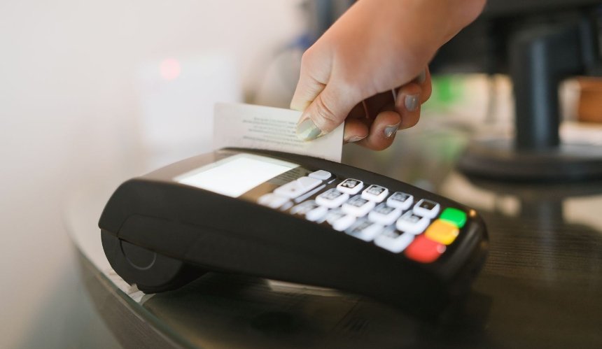 Mastercard уберет магнитную ленту со своих банковских карт: причина