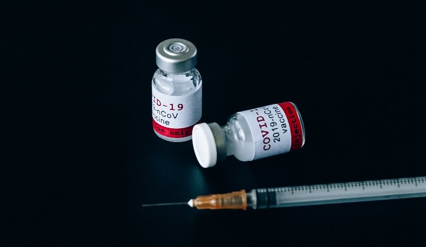 Штамм «Дельта» повлиял на эффективность вакцин Pfizer и Moderna: подробности