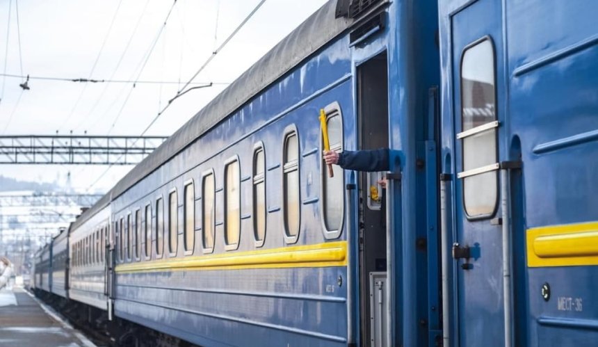 Поїзди Укрзалізниці затримуються в дорозі внаслідок ДТП