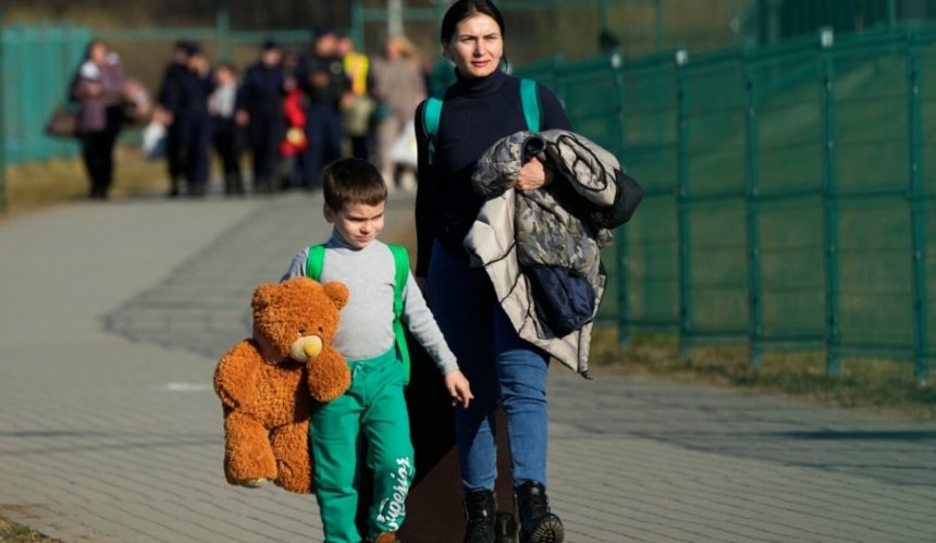 Скільки українців не планують повертатися додому: результати опитування