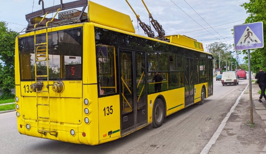 На Оболоні два тролейбуси змінять маршрути через ремонт проспекту