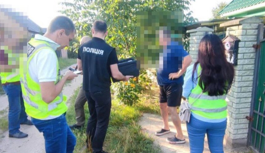 У Києві затримали псевдопрацівницю Міноборони, яка виманювала гроші у родини полоненого 