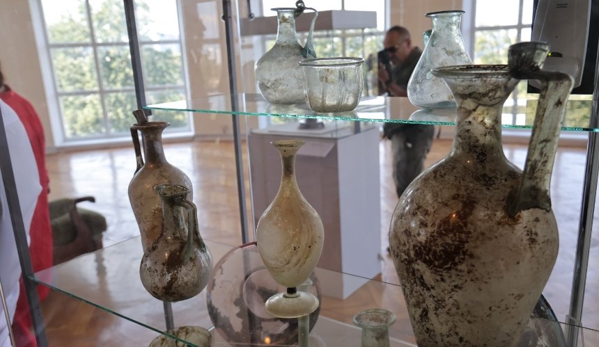 У музеї історії України відкрили виставку з експонатами, врятованими від грабіжників