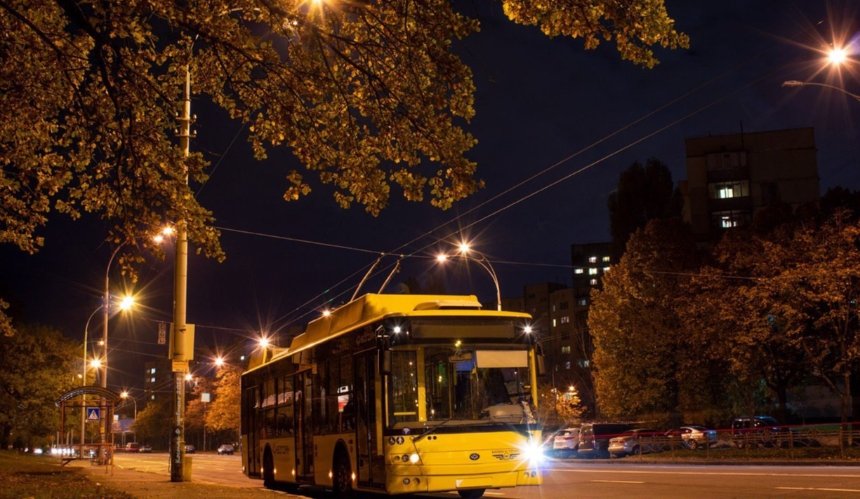 Низка столичних автобусів і тролейбусів змінить маршрути 10-11 серпня: схеми руху